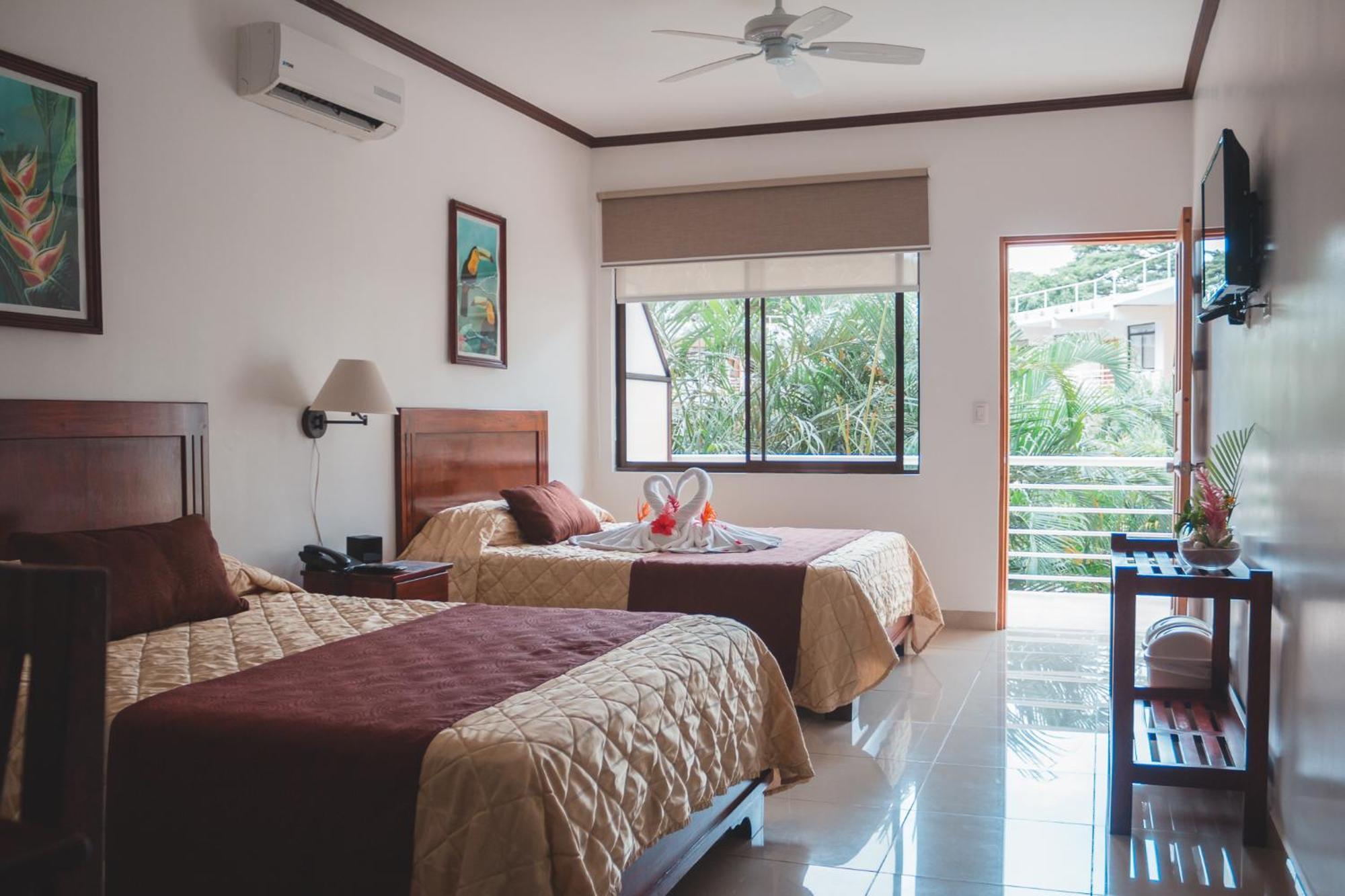 Hotel Arenas En Punta Leona Playa Agujas Ngoại thất bức ảnh